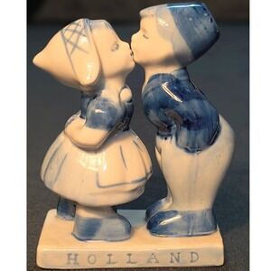 Holland Dutch Boy and Girl Kissing Vintage Ceramic Figurine, 4.75" tall